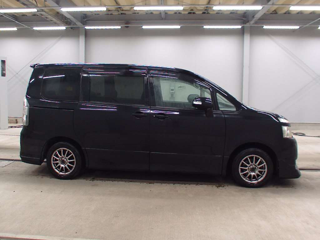 2009 Toyota Voxy ZRR75W[2]