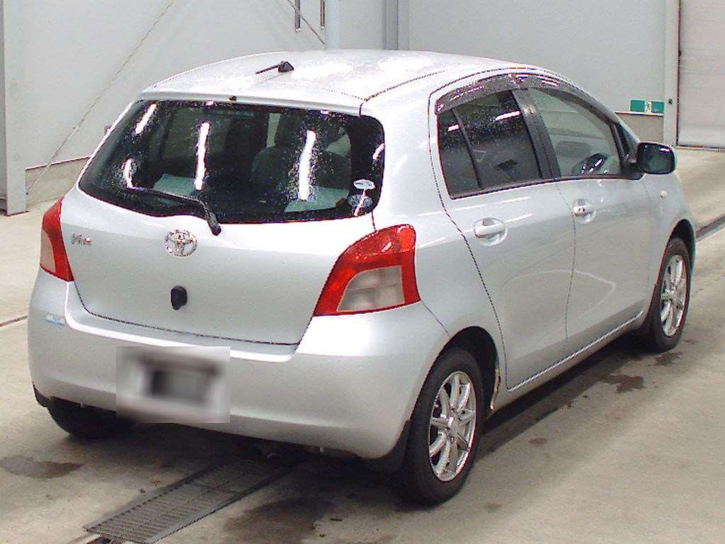 2005 Toyota Vitz SCP90[1]