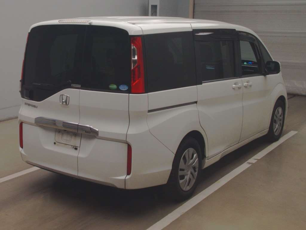 2015 Honda Step WGN RP1[1]