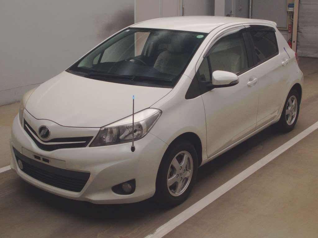 2013 Toyota Vitz NSP130[0]