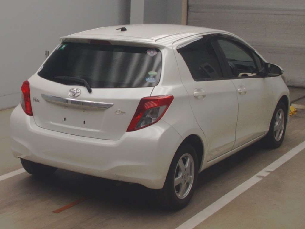 2013 Toyota Vitz NSP130[1]