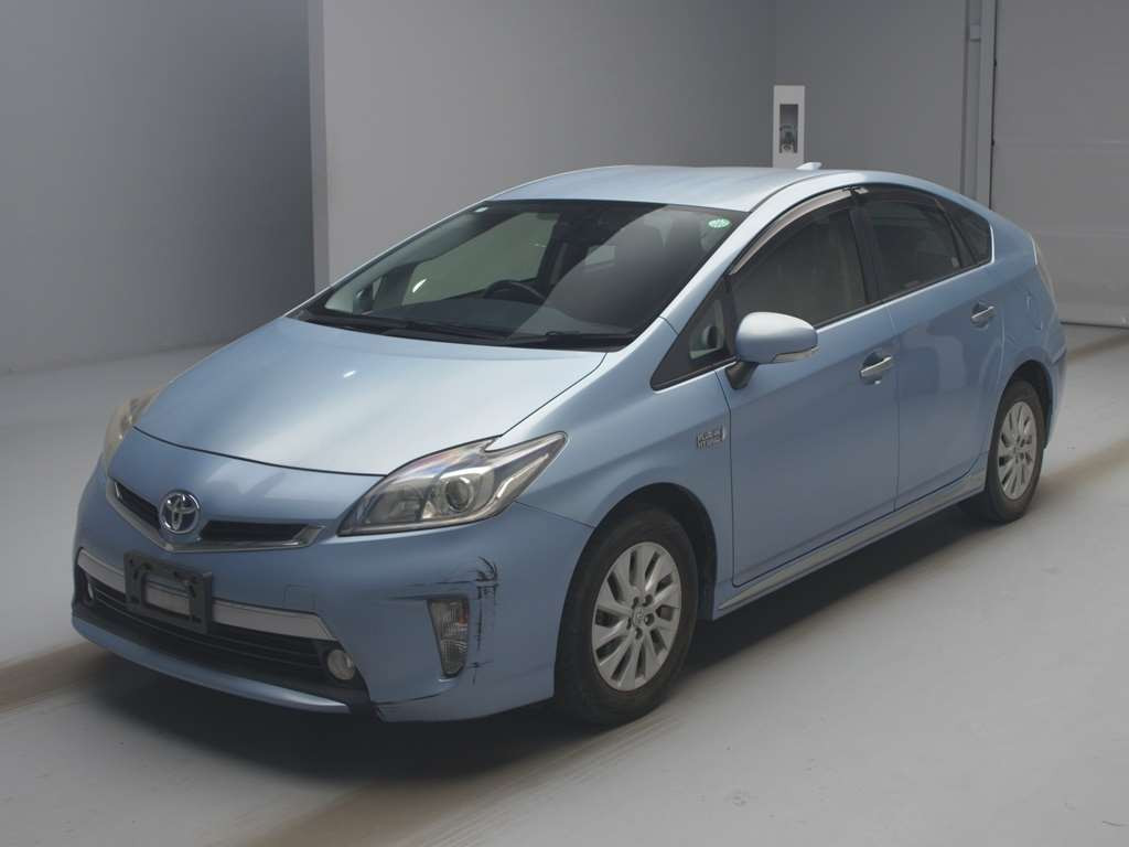 2014 Toyota Prius PHV ZVW35[0]