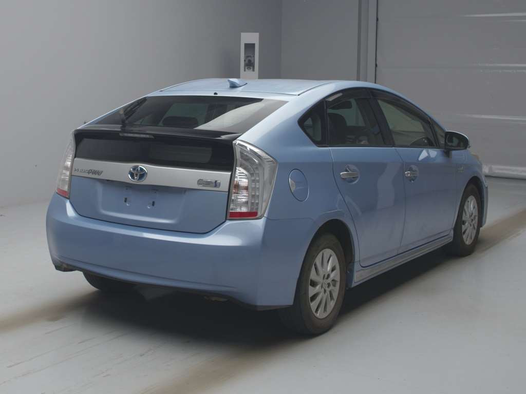 2014 Toyota Prius PHV ZVW35[1]