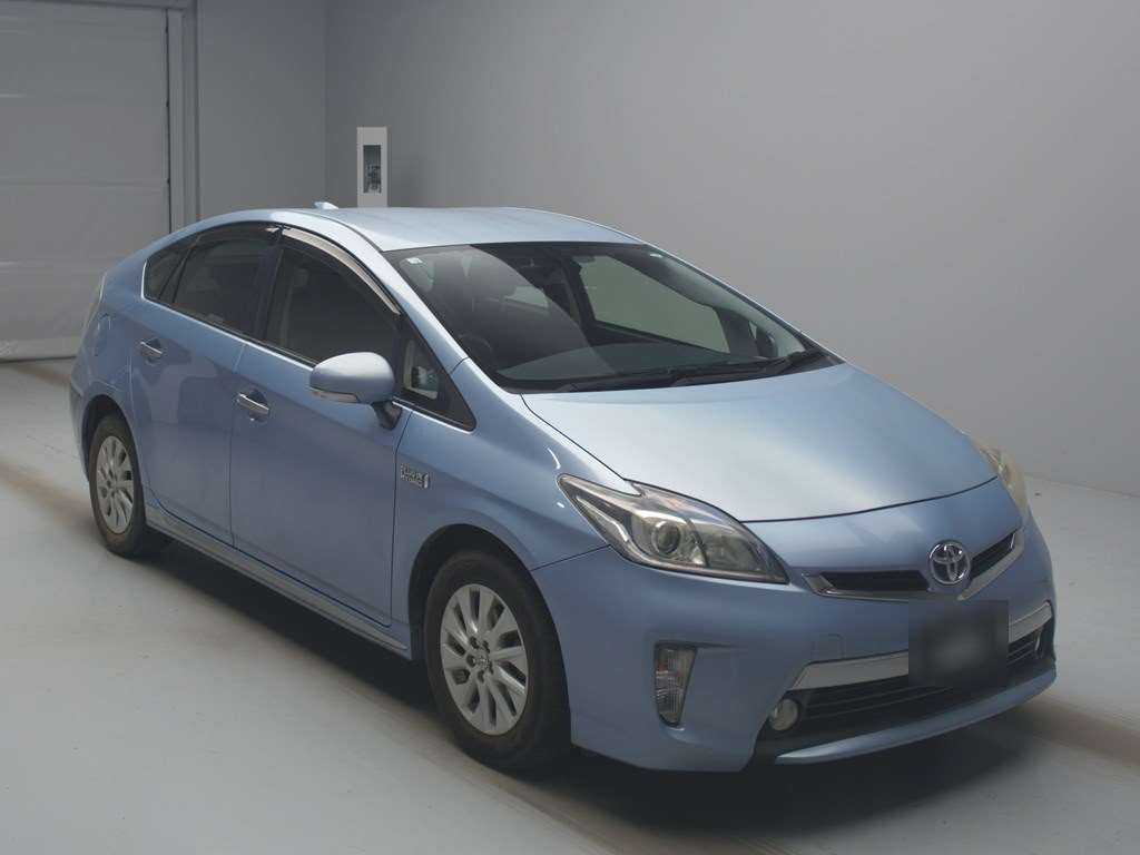 2014 Toyota Prius PHV ZVW35[2]