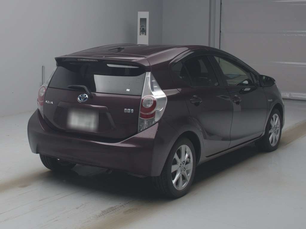 2014 Toyota Aqua NHP10[1]