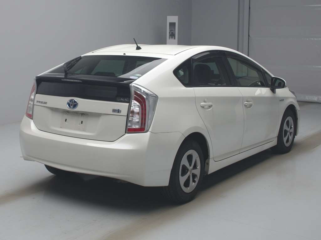 2015 Toyota Prius ZVW30[1]