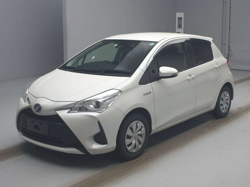 2017 Toyota Vitz NHP130[0]