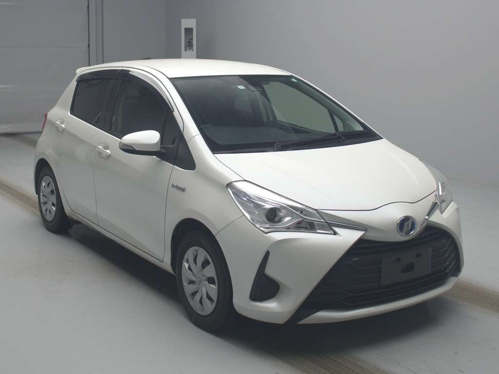 2017 Toyota Vitz NHP130[2]