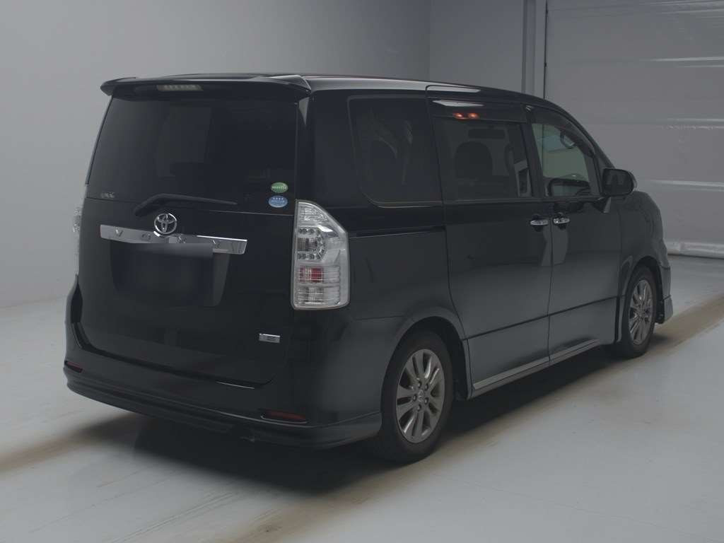 2013 Toyota Voxy ZRR75W[1]