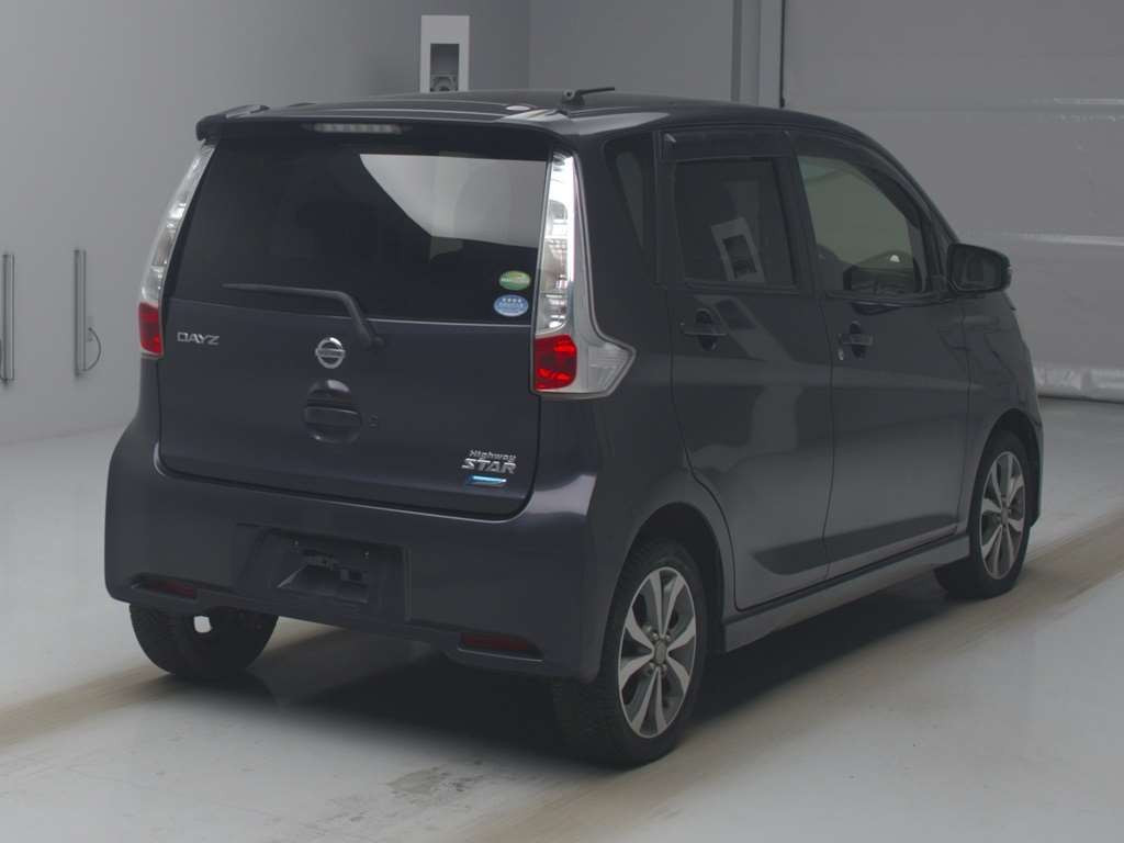 2013 Nissan DAYZ B21W[1]