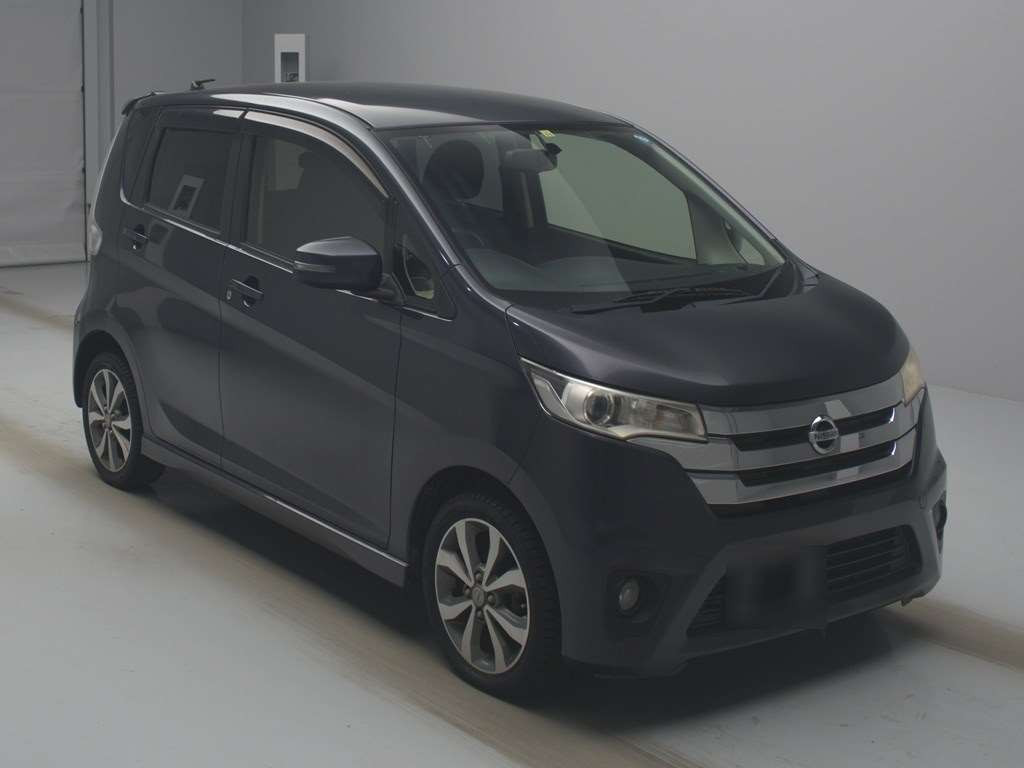 2013 Nissan DAYZ B21W[2]