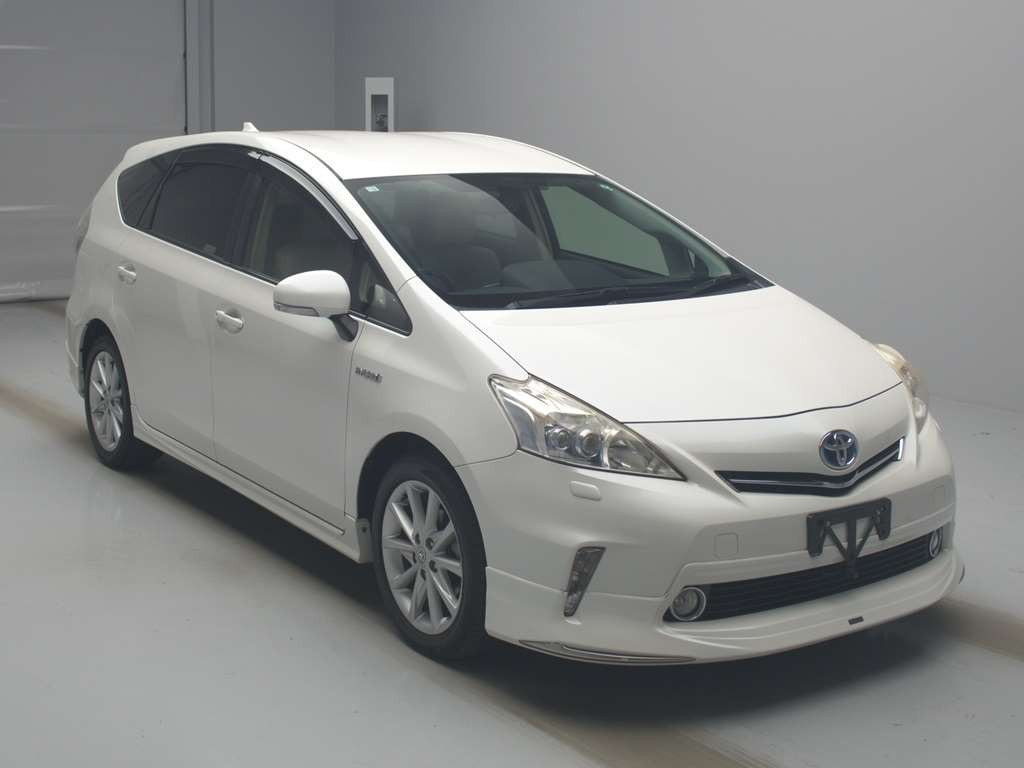 2012 Toyota Prius alpha ZVW40W[2]