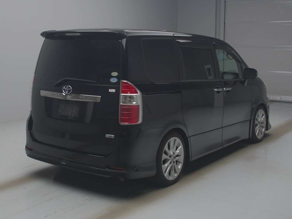 2009 Toyota Noah ZRR70W[1]