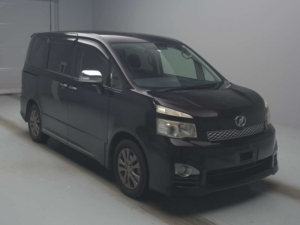 2011 Toyota Voxy ZRR70W[2]