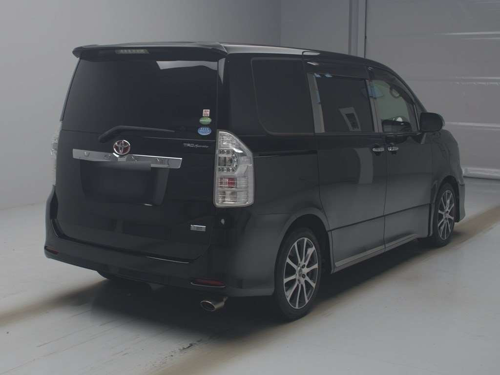 2013 Toyota Voxy ZRR70W[1]