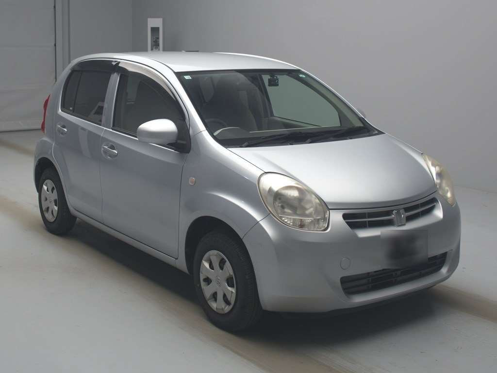 2011 Toyota Passo KGC30[2]