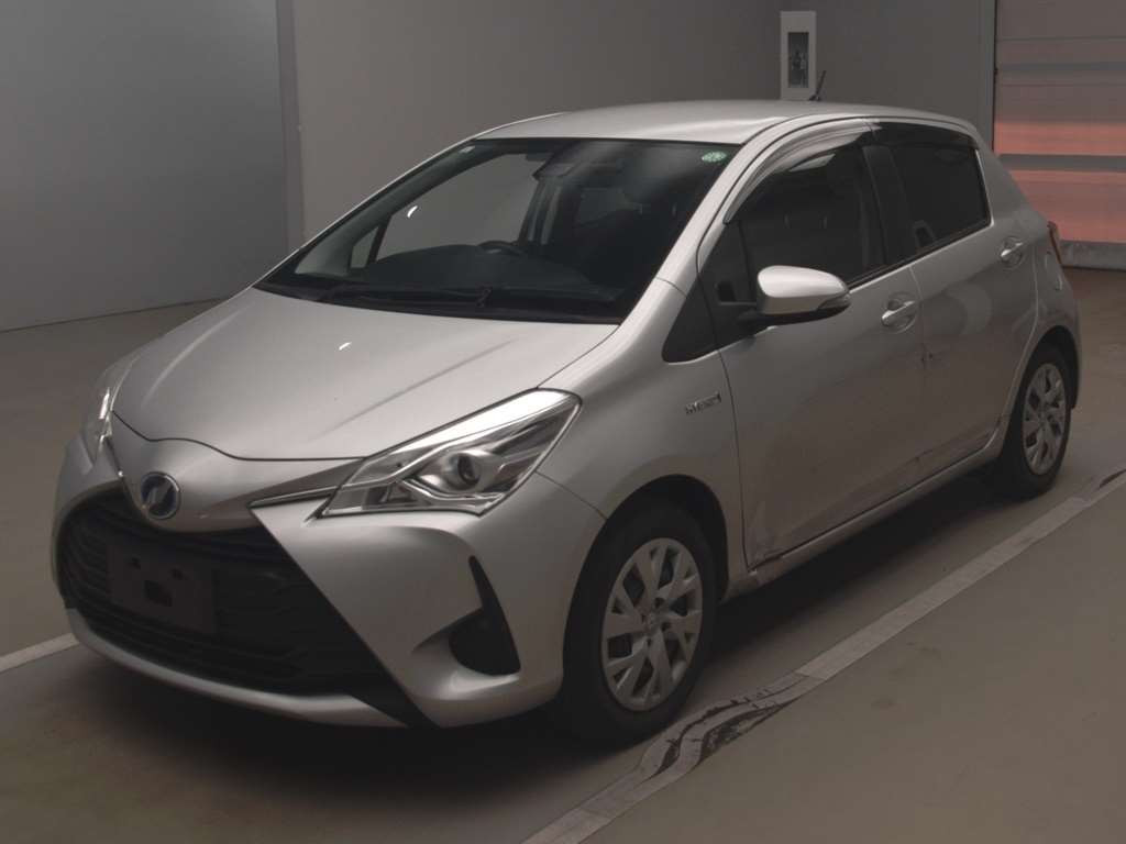 2017 Toyota Vitz NHP130[0]