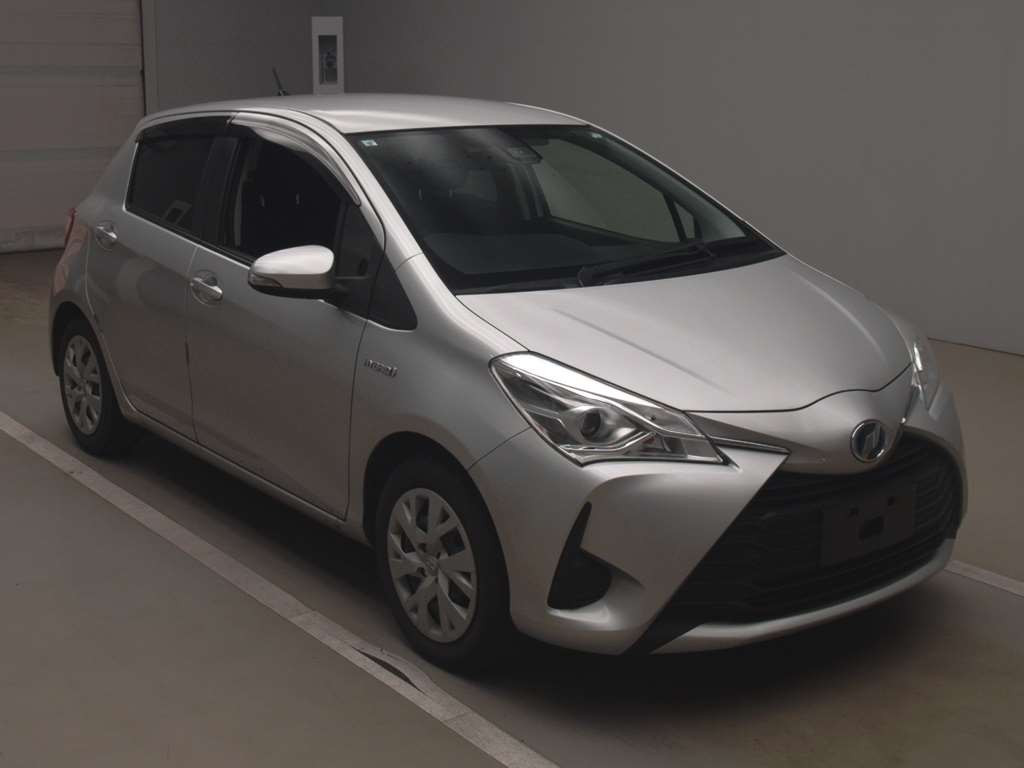 2017 Toyota Vitz NHP130[2]