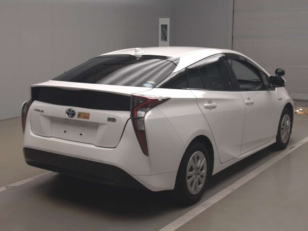 2016 Toyota Prius ZVW51[1]