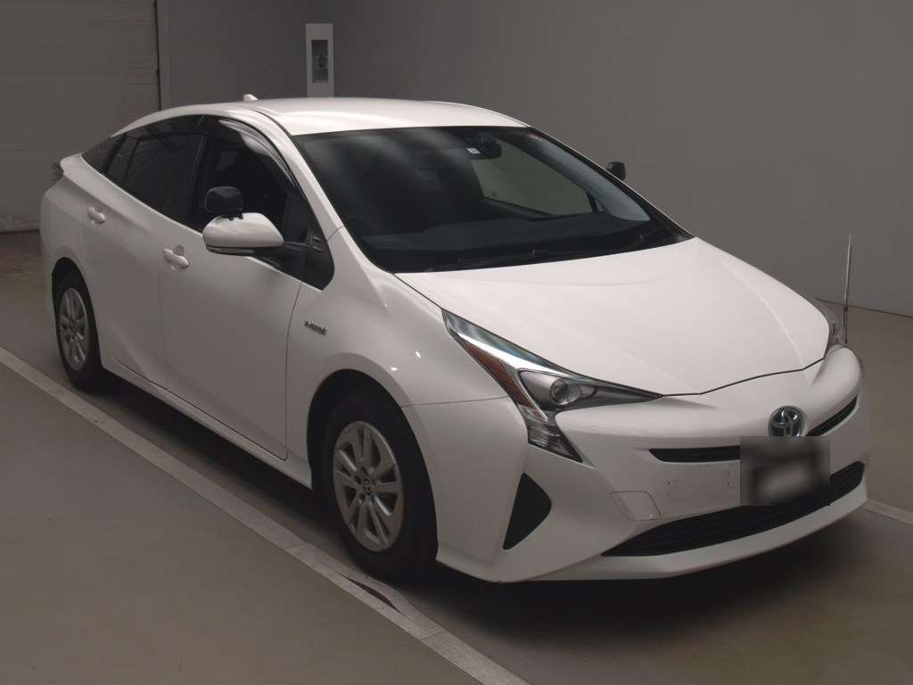 2016 Toyota Prius ZVW51[2]