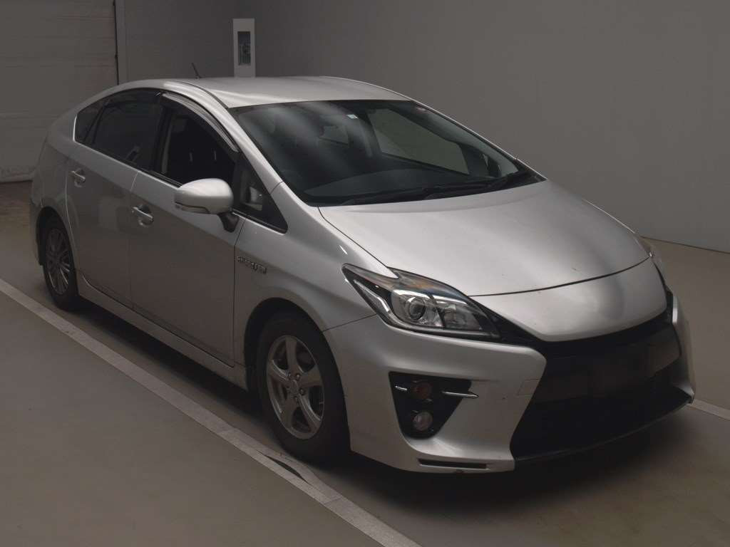 2014 Toyota Prius ZVW30[2]