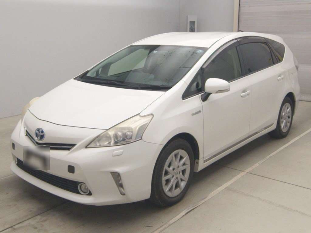 2011 Toyota Prius alpha ZVW41W[0]