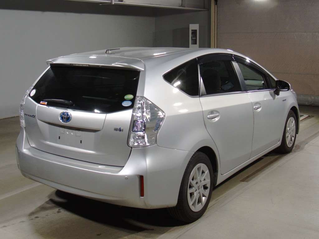 2014 Toyota Prius alpha ZVW41W[1]