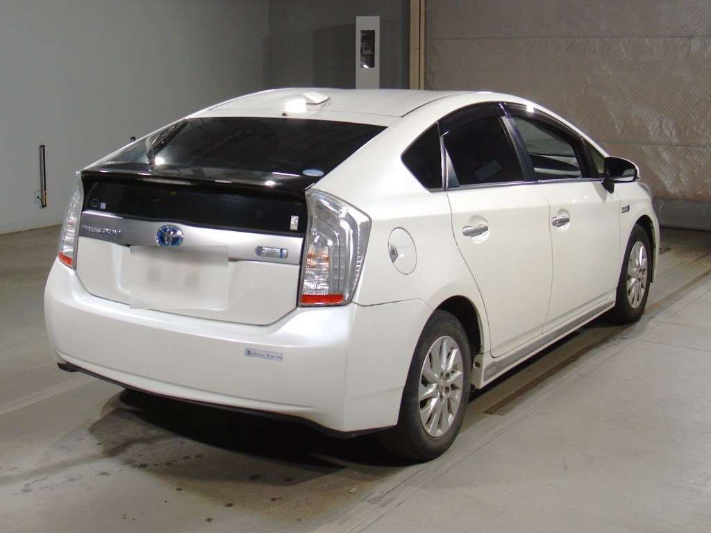 2015 Toyota Prius PHV ZVW35[1]