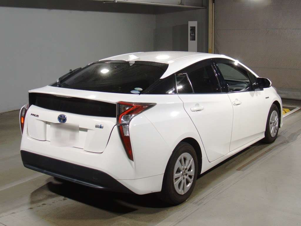 2017 Toyota Prius ZVW50[1]