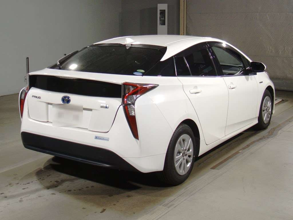 2017 Toyota Prius ZVW50[1]