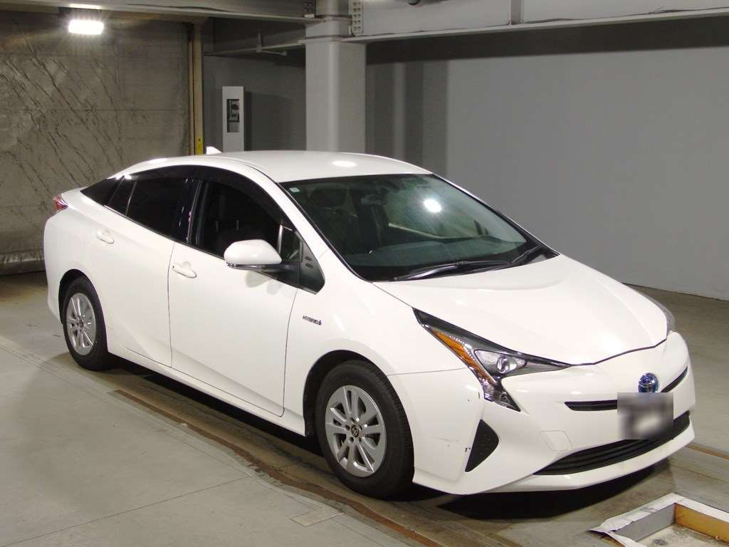 2017 Toyota Prius ZVW50[2]