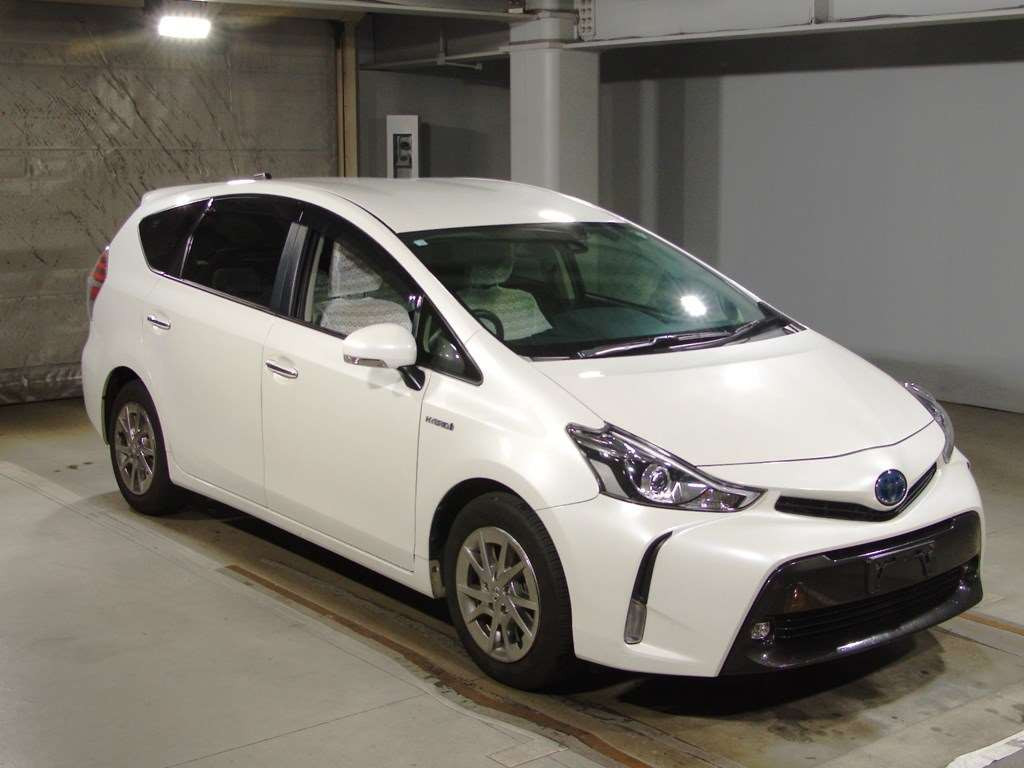 2016 Toyota Prius alpha ZVW41W[2]