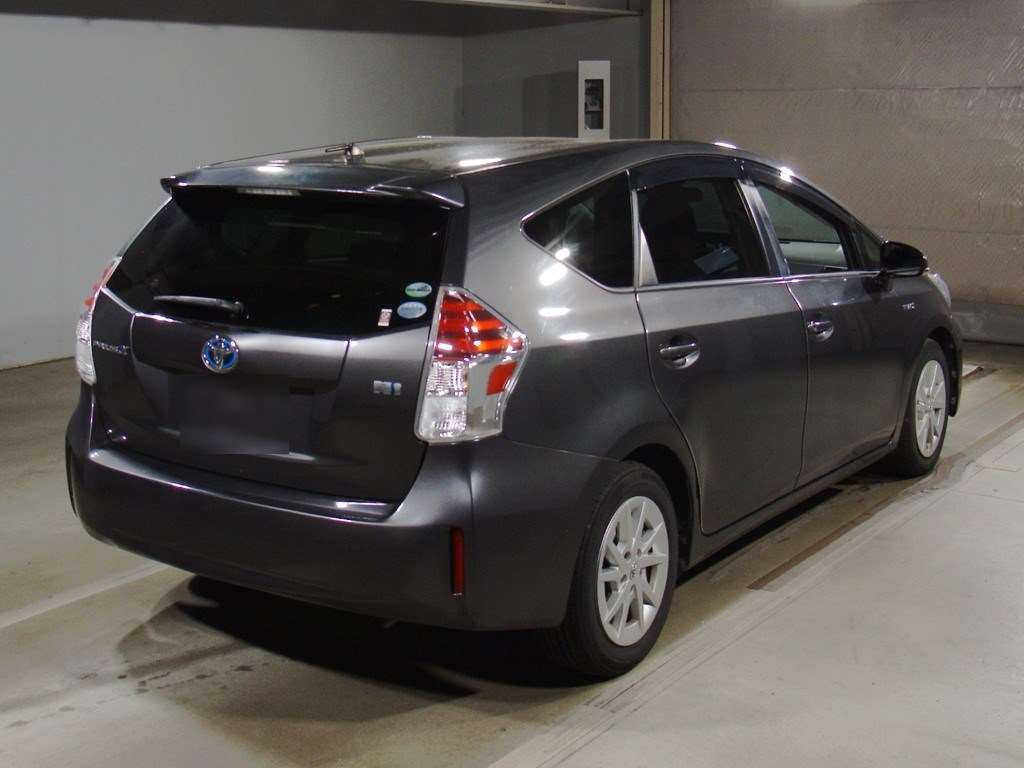 2015 Toyota Prius alpha ZVW41W[1]