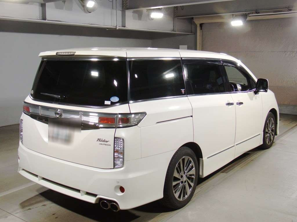 2014 Nissan Elgrand TE52[1]