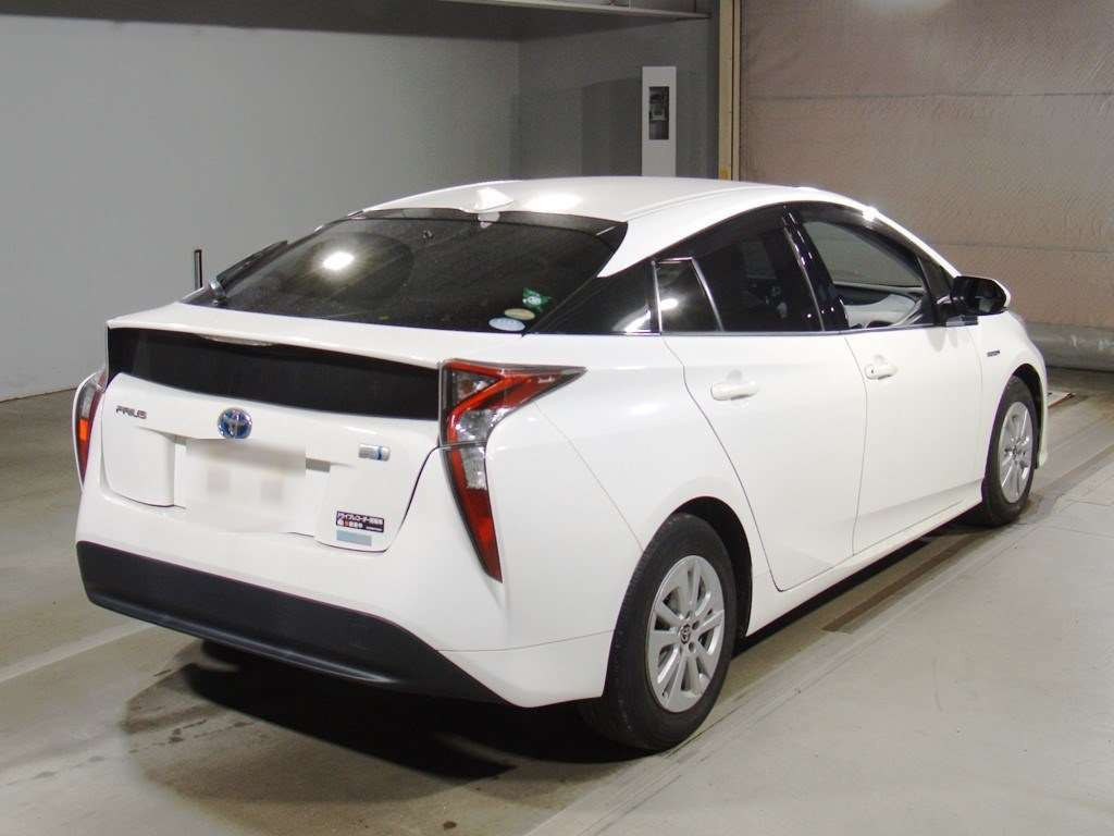 2016 Toyota Prius ZVW50[1]