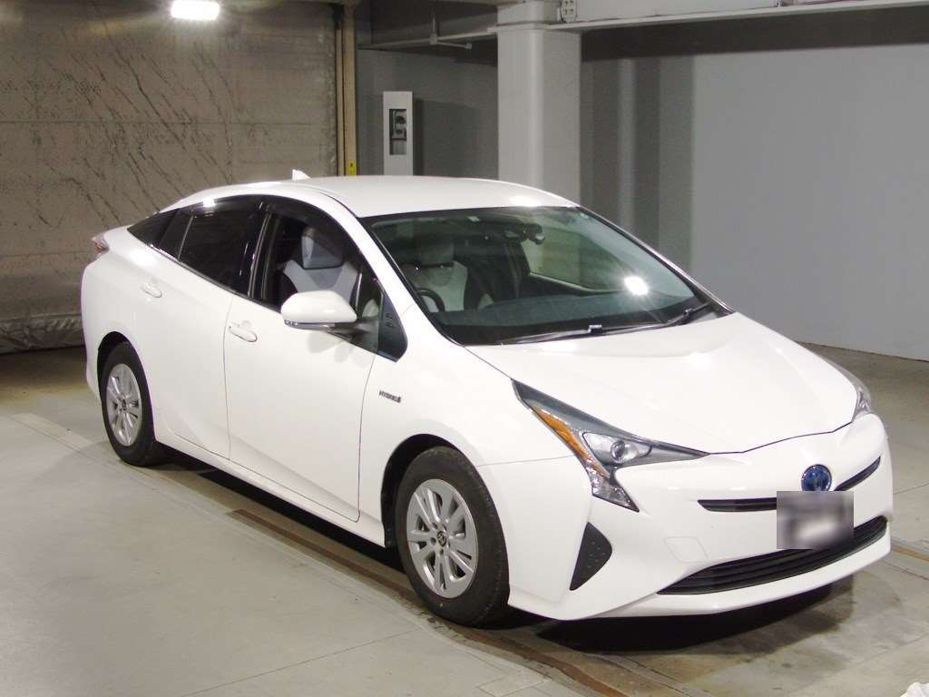 2016 Toyota Prius ZVW50[2]