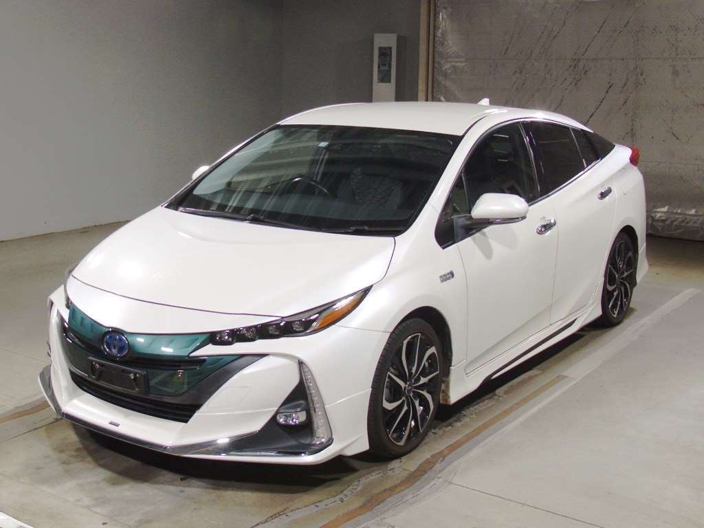 2017 Toyota Prius PHV ZVW52[0]