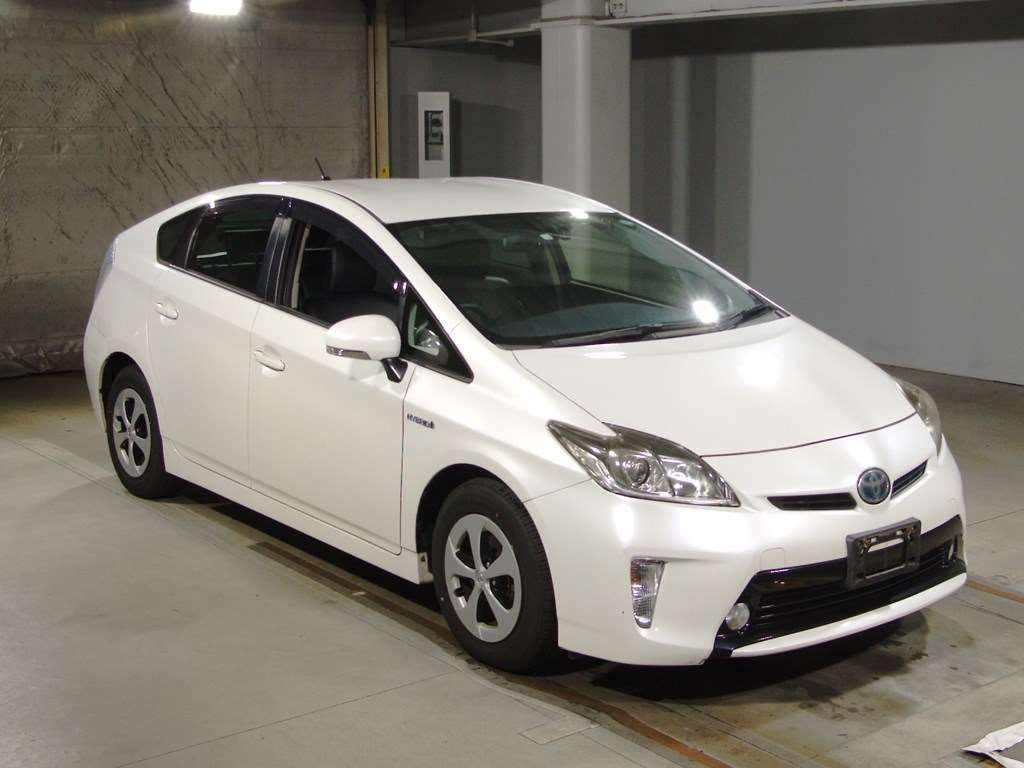 2014 Toyota Prius ZVW30[2]