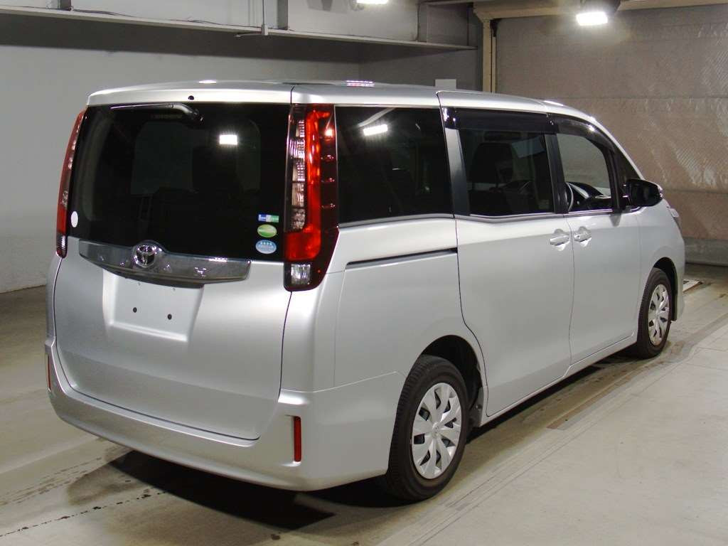 2014 Toyota Noah ZRR80G[1]