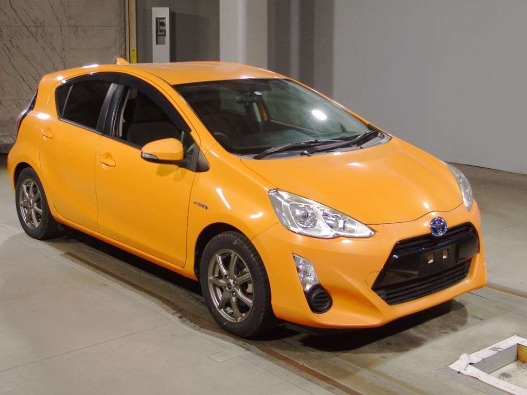 2015 Toyota Aqua NHP10[2]