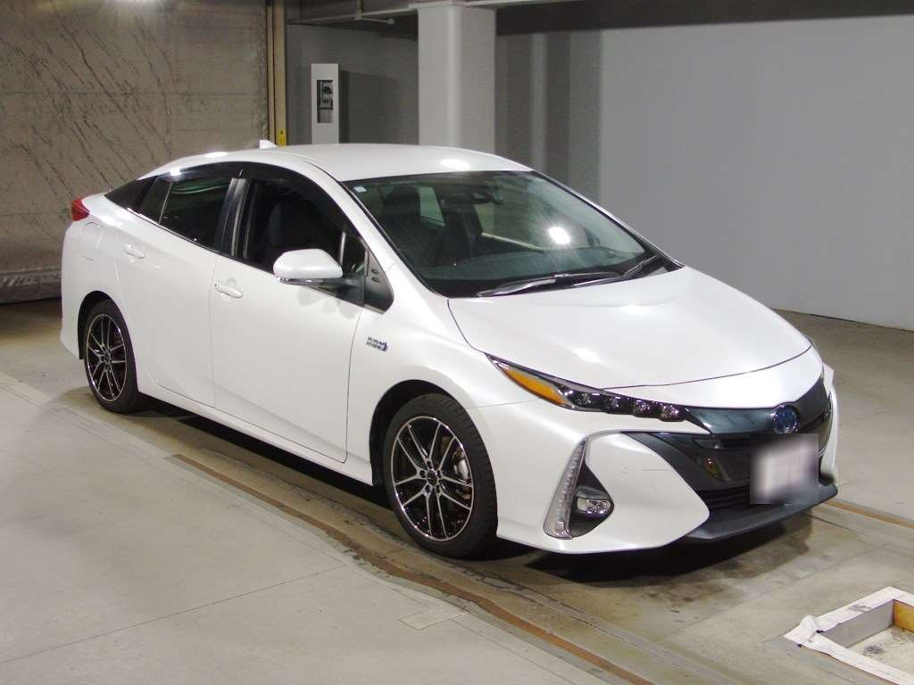 2021 Toyota Prius PHV ZVW52[2]