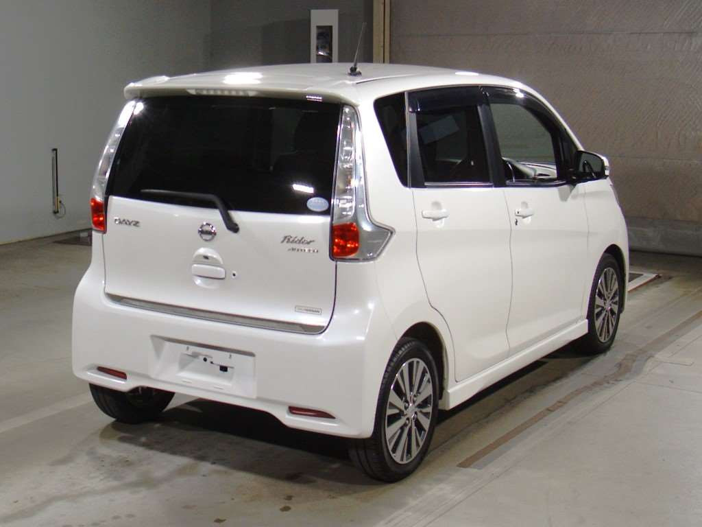 2013 Nissan DAYZ B21W[1]