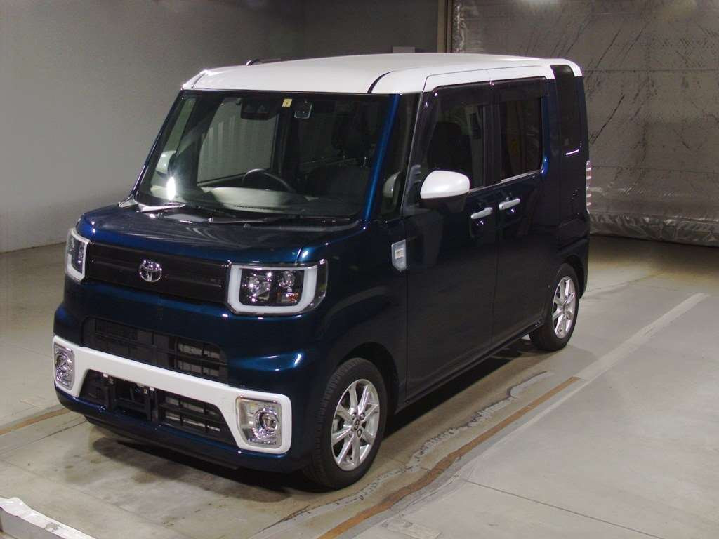 2022 Toyota Pixis Mega LA700A[0]