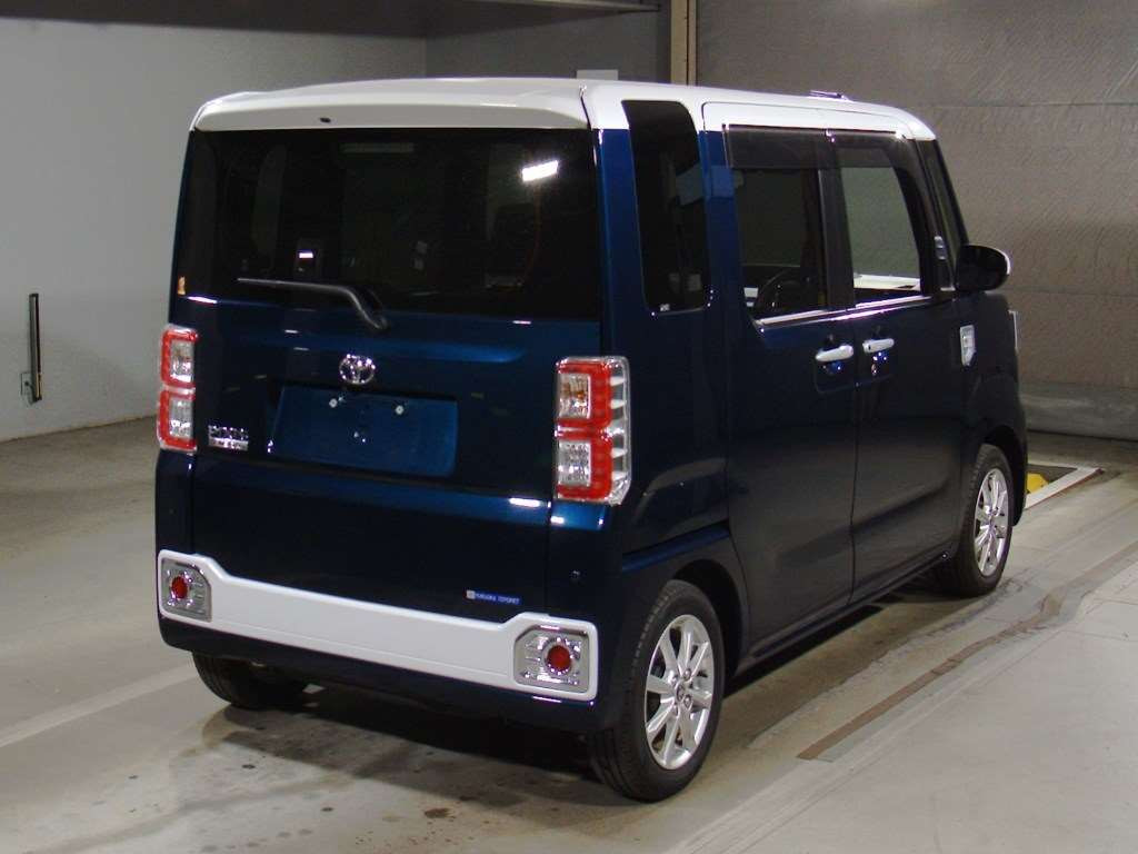 2022 Toyota Pixis Mega LA700A[1]