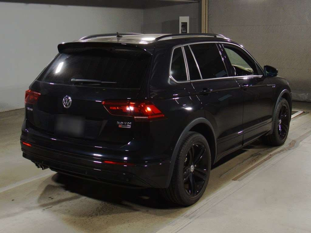 2020 Volkswagen Tiguan 5NDFGF[1]