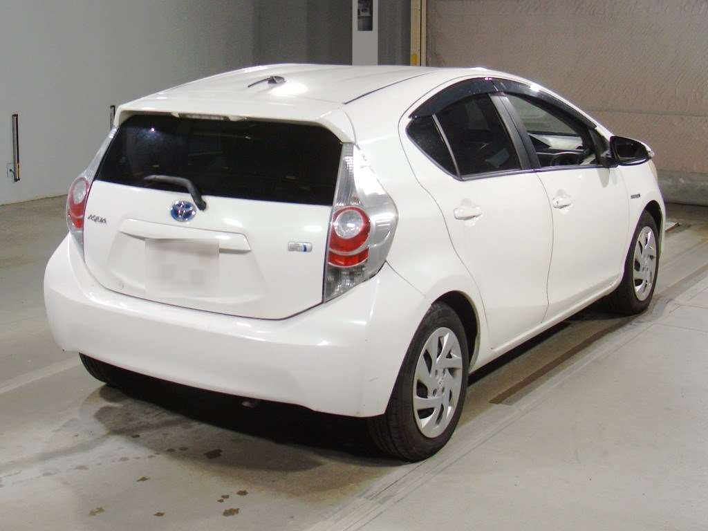 2012 Toyota Aqua NHP10[1]