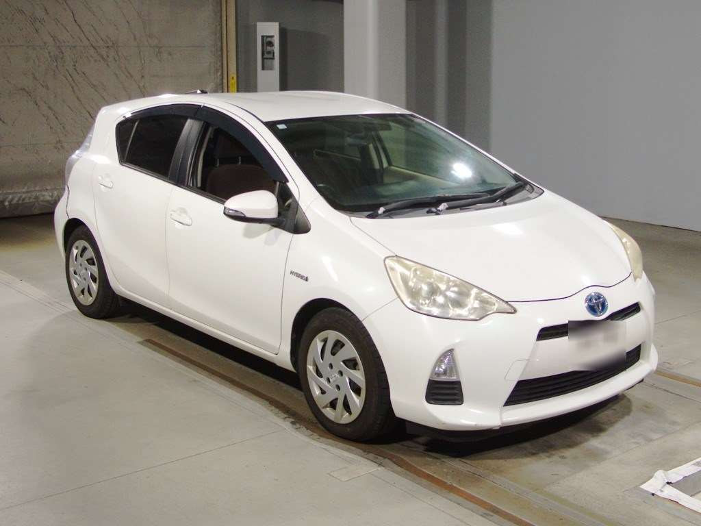 2012 Toyota Aqua NHP10[2]