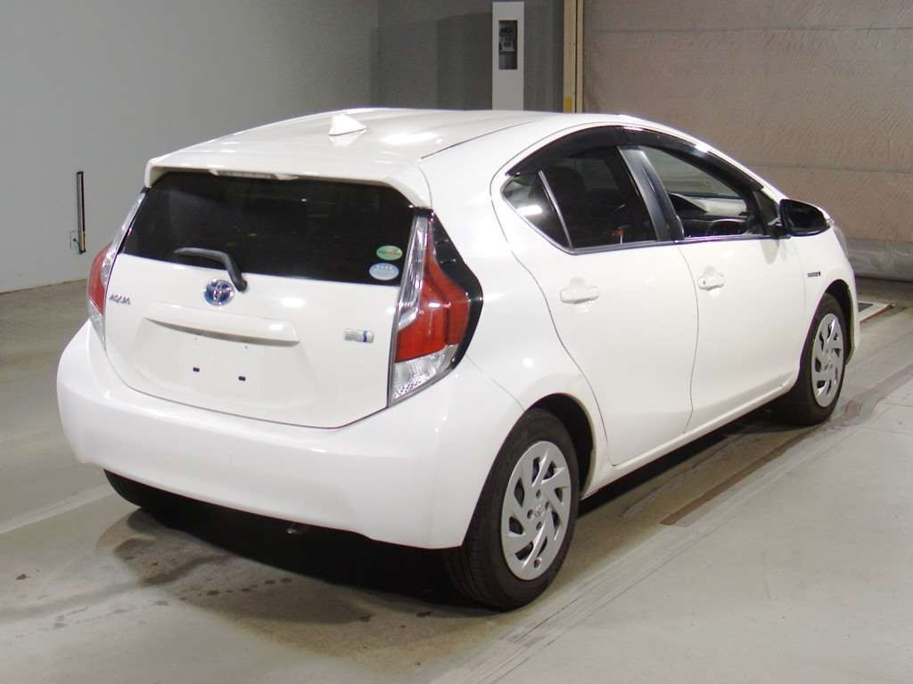 2015 Toyota Aqua NHP10[1]