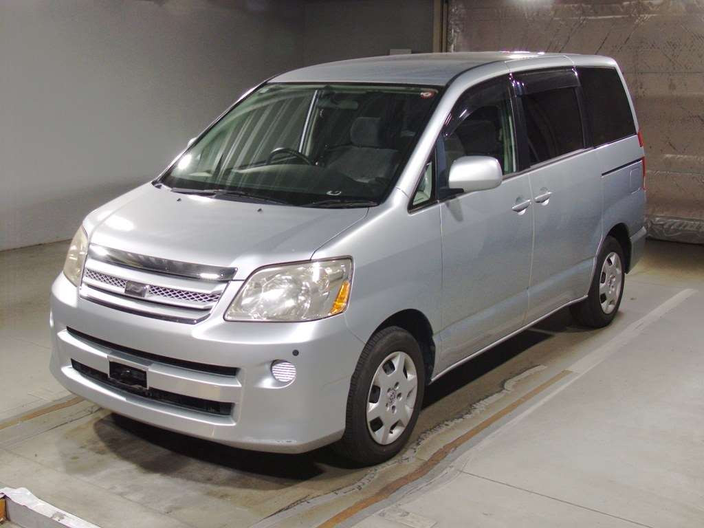 2004 Toyota Noah AZR60G[0]