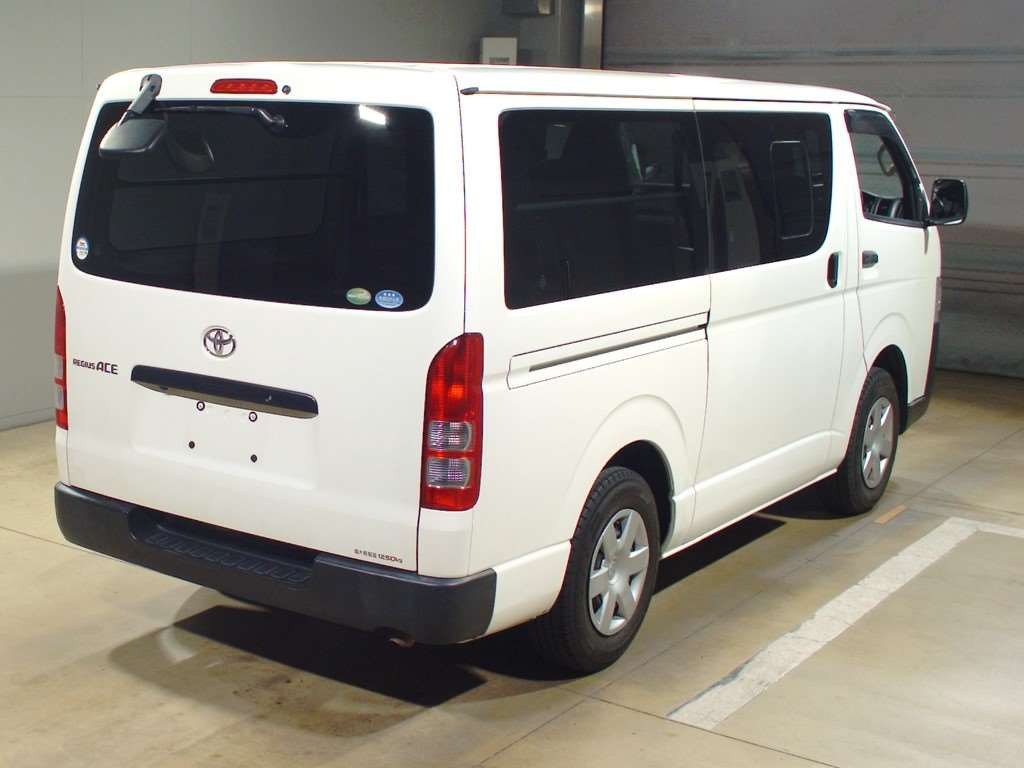 2017 Toyota Regiusace Van TRH200V[1]